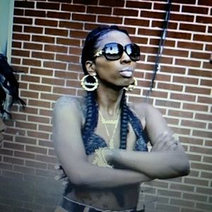 Meet your Posher, Dee